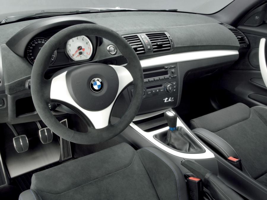 BMW 1-Series tii Concept 2007 года  (фото 12 из 16)